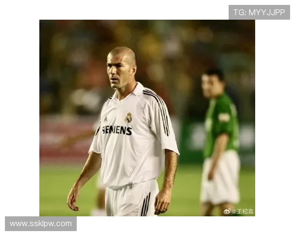 齐达内赠签名皇马球衣致敬法国一万米冠军格雷西耶