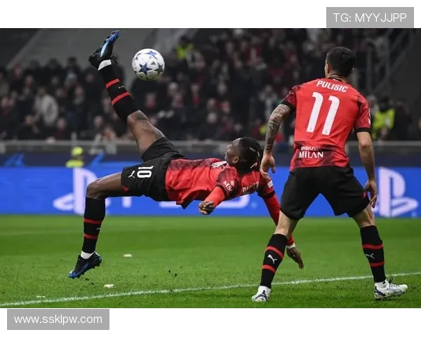 米兰TV总监称媒体对莱奥的批评已成惯性呼吁理性看待球员表现